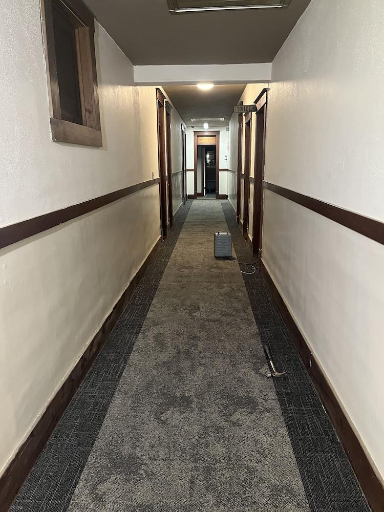 Burge Hotel photo 11