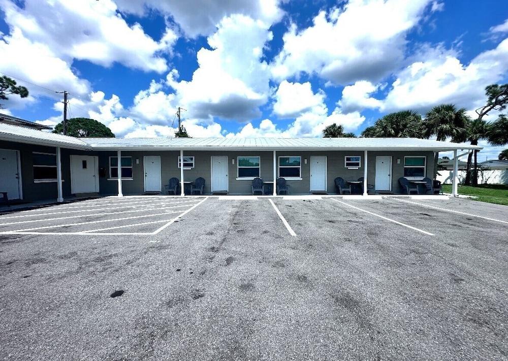 Lemon Bay Motel photo 19