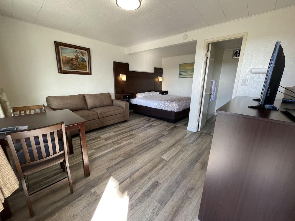 Holiday Motel photo 7