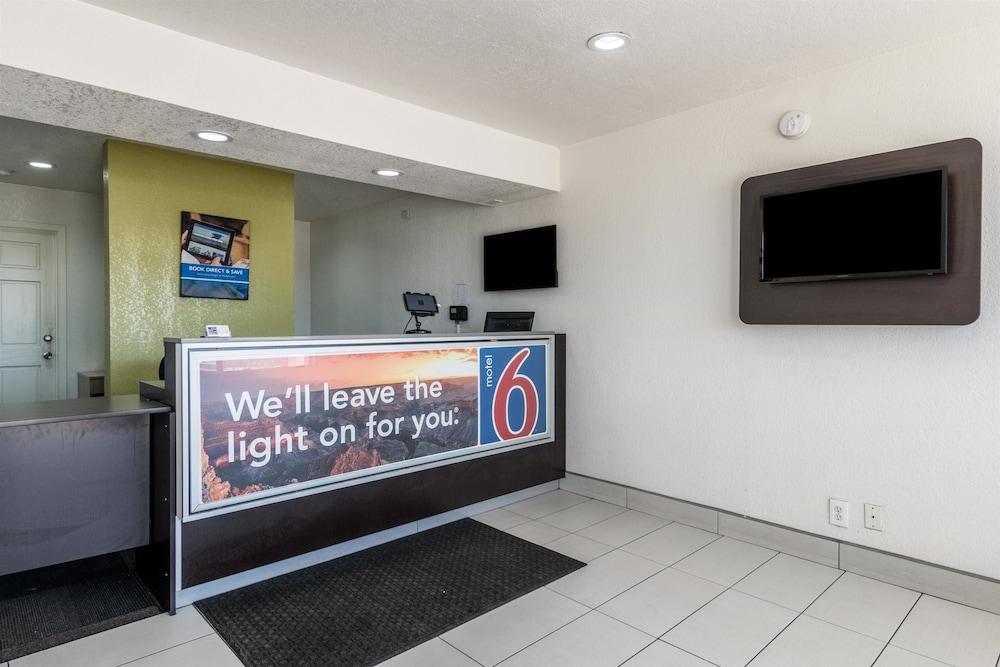 Motel 6 Fort Worth, TX - North photo 11