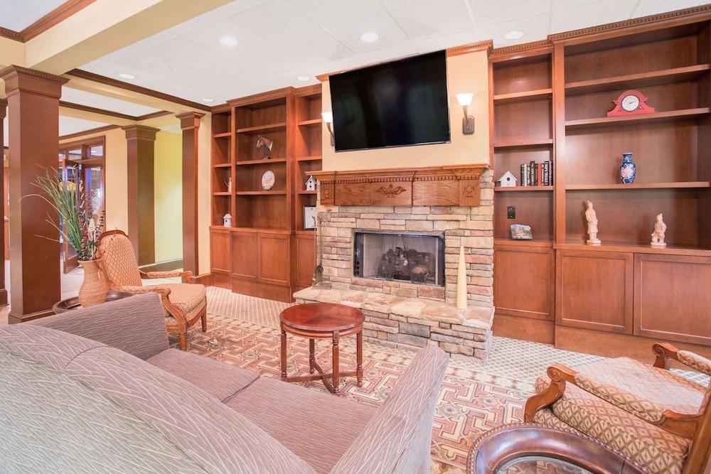 Hawthorn Extended Stay by Wyndham Conyers photo 11