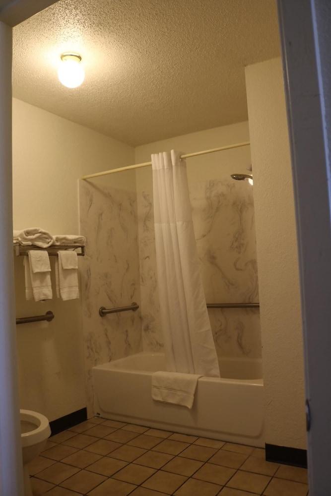 Hobbs Family Inn photo 17