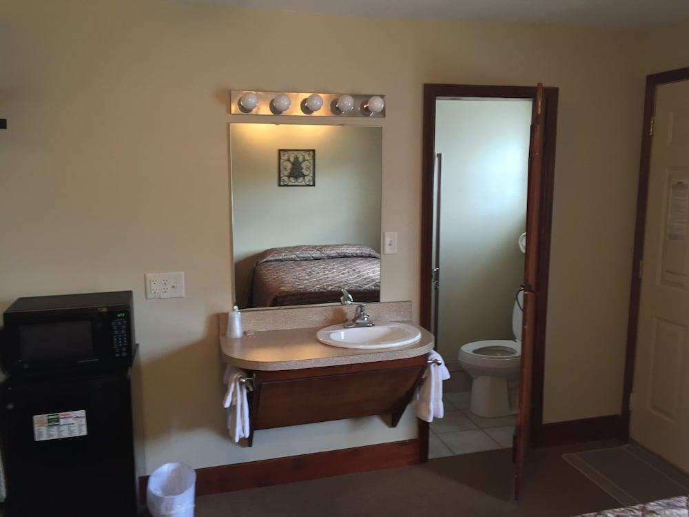 Evergreen Inn photo 8