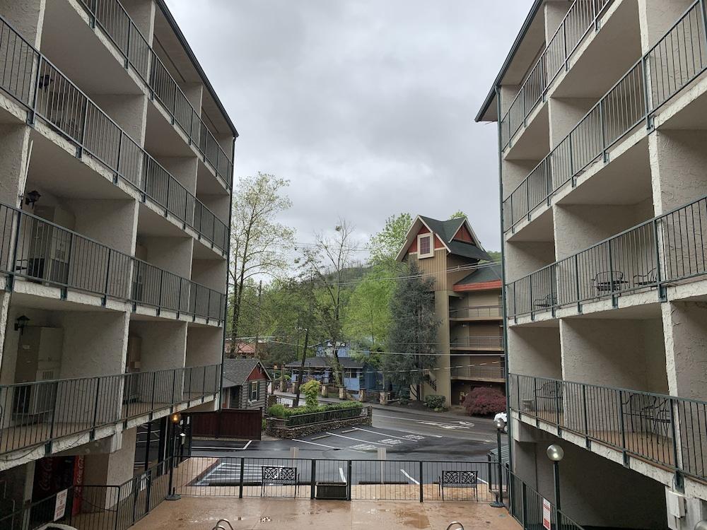 Oak Square Rentals photo 100