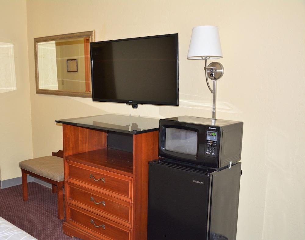 Columbus Grand Hotel & Banquet Center photo 12