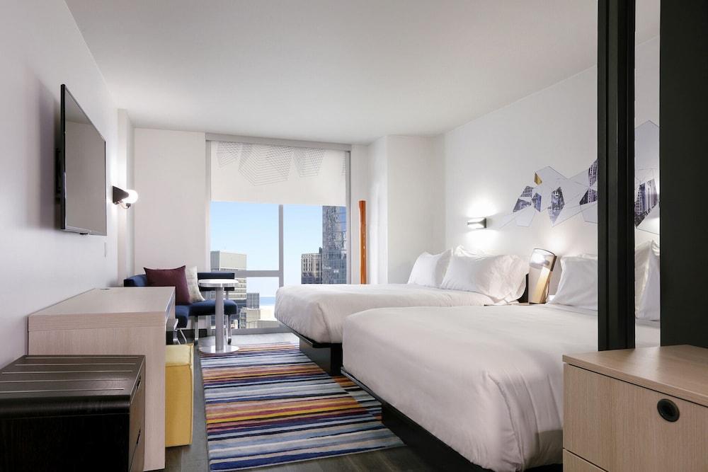 Aloft Chicago Mag Mile photo 9
