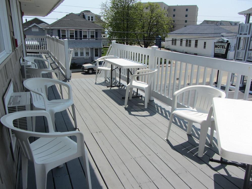 Green Dolphin Motel photo 41