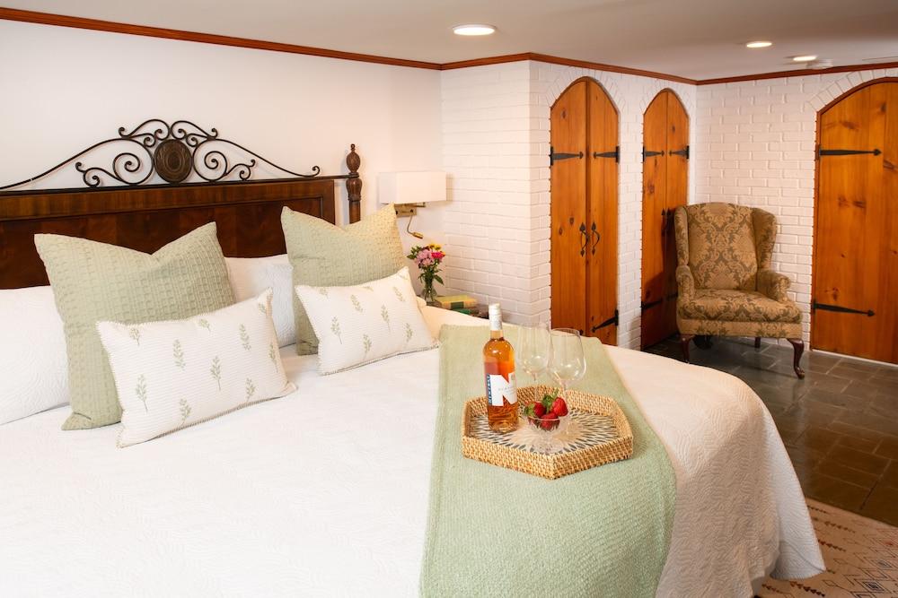 Americas Cup Inn photo 49