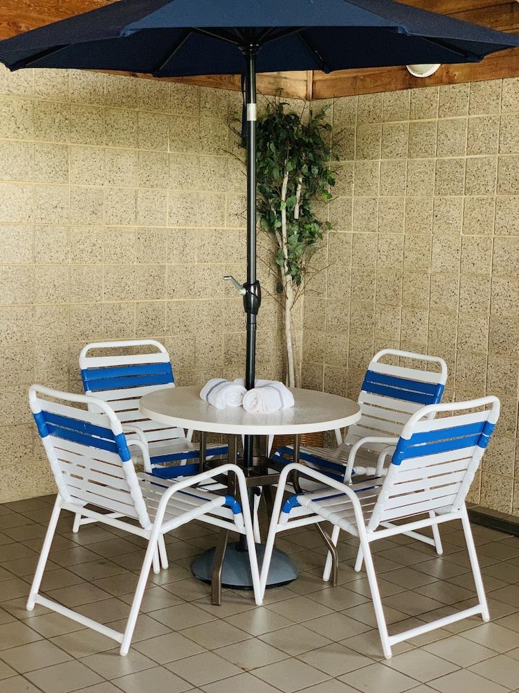AmericInn by Wyndham Kewanee photo 18