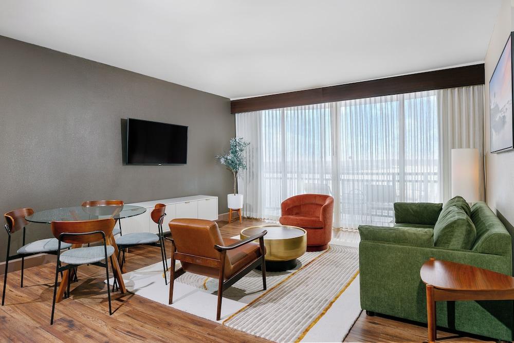 Wyndham San Diego Bayside photo 8