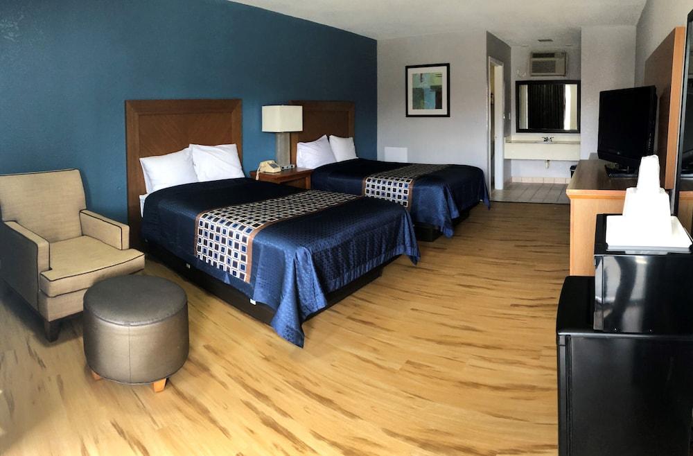 Relax Inn photo 11