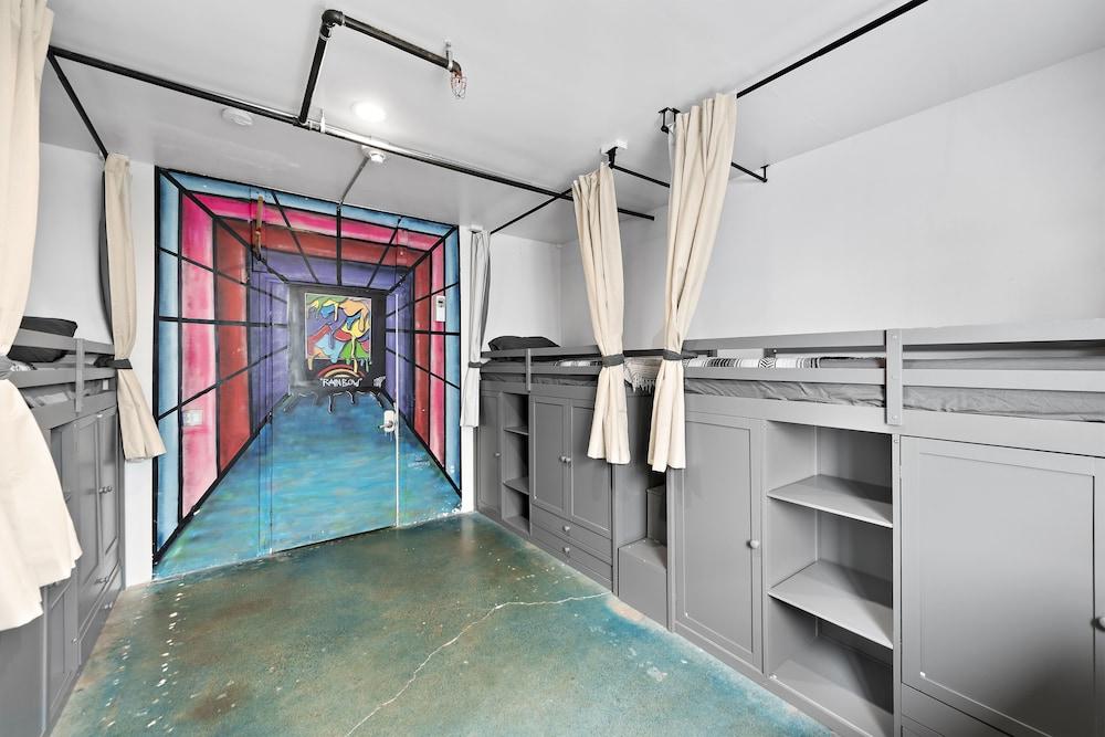 House of Trestles - Hostel photo 42