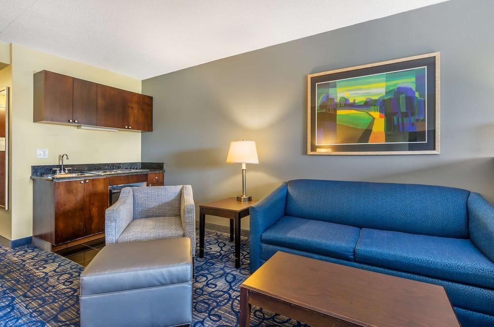 Best Western Plus Waynesboro Inn & Suites Conference Center photo 9