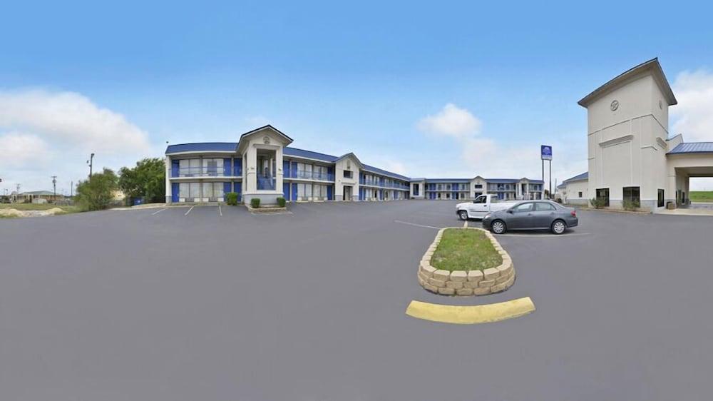 Americas Best Value Inn Hillsboro photo 15