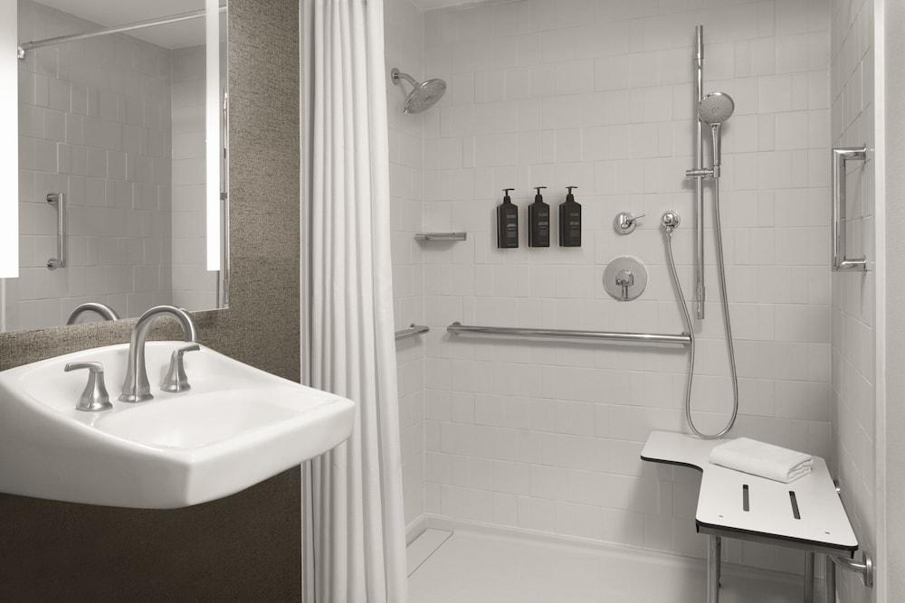 Sheraton Milwaukee Brookfield Hotel photo 22