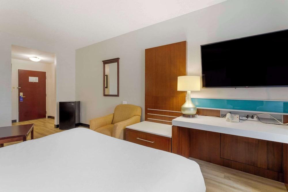 Comfort Suites Kodak Sevierville photo 16