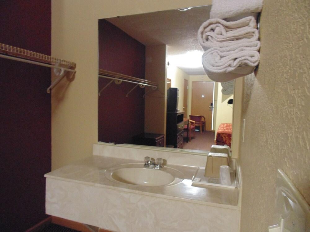 First Western Inn photo 33