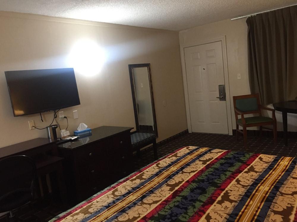 Budget Inn East photo 4