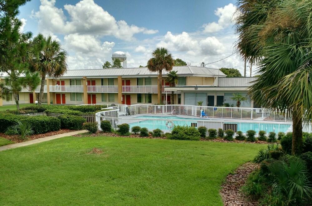 Econo Lodge Thomasville photo 41