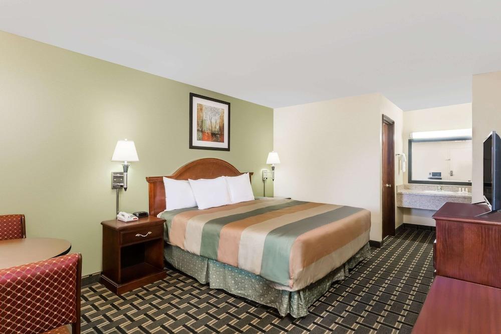 Days Inn by Wyndham Blakely photo 6
