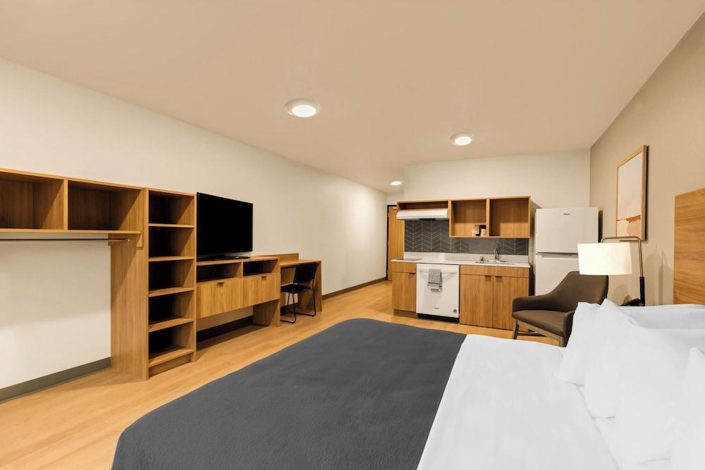 LivAway Suites Phoenix-Tolleson photo 13