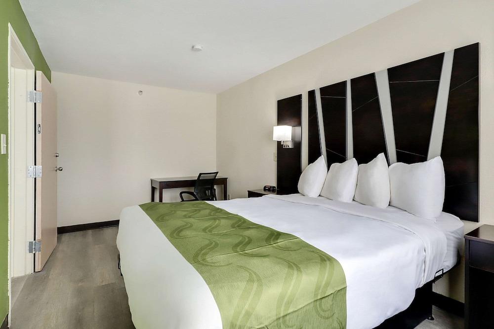 Quality Suites Albuquerque Airport photo 4