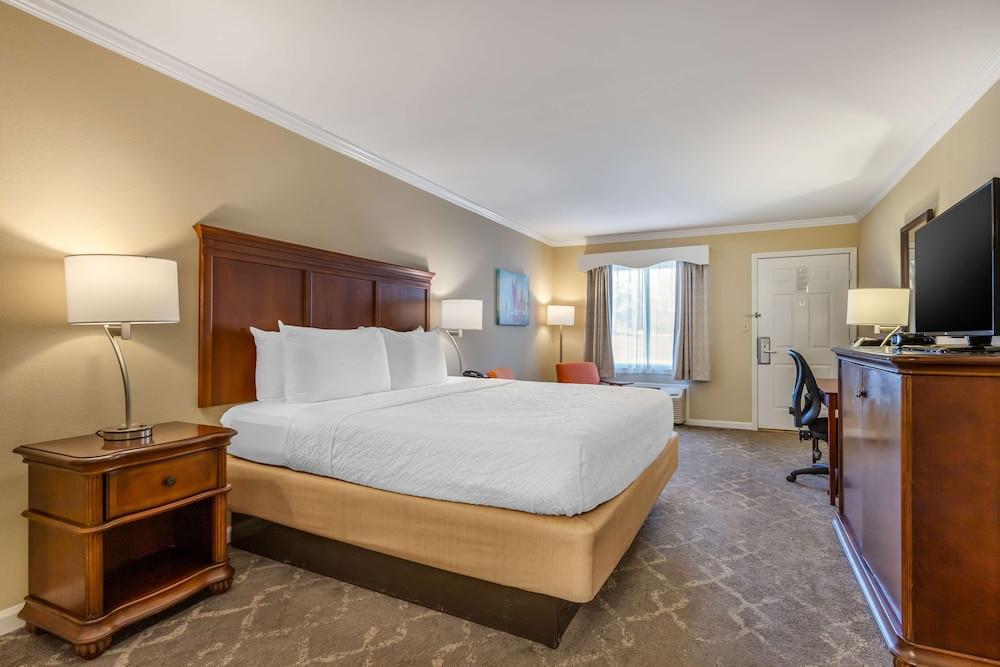 Best Western Plus Santee Inn photo 14
