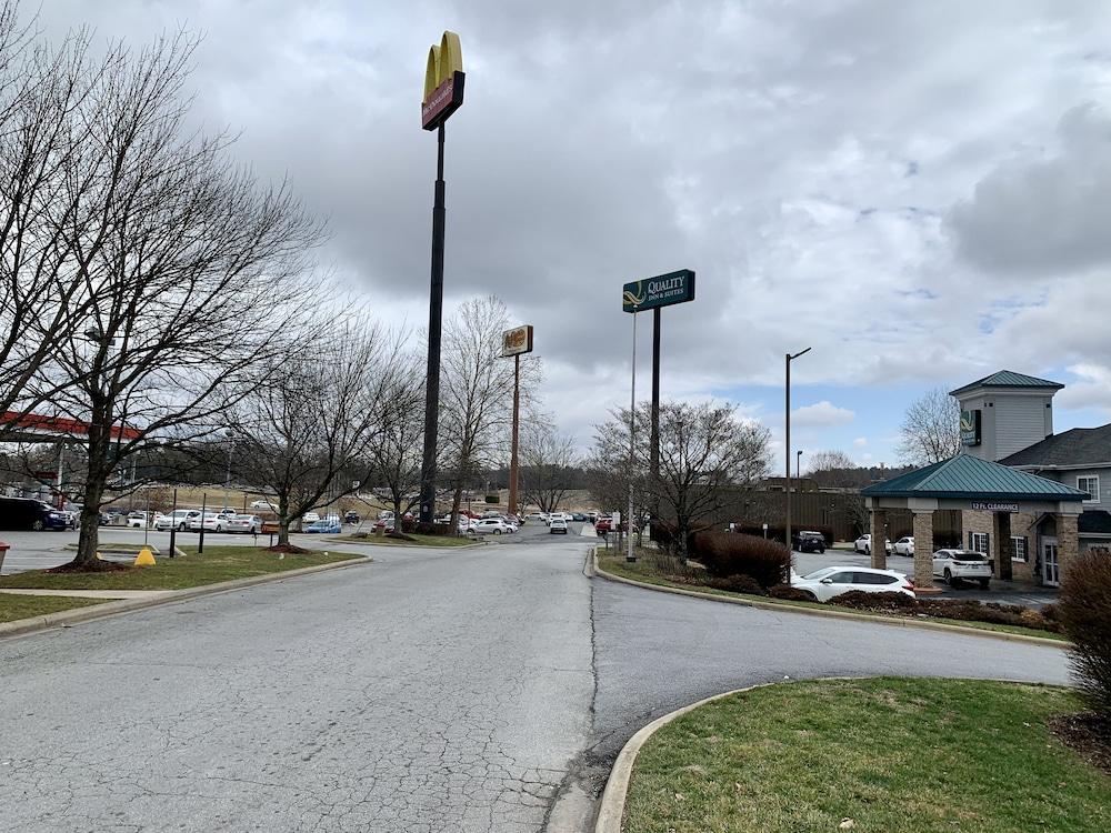 Quality Inn & Suites Hendersonville - Flat Rock photo 48