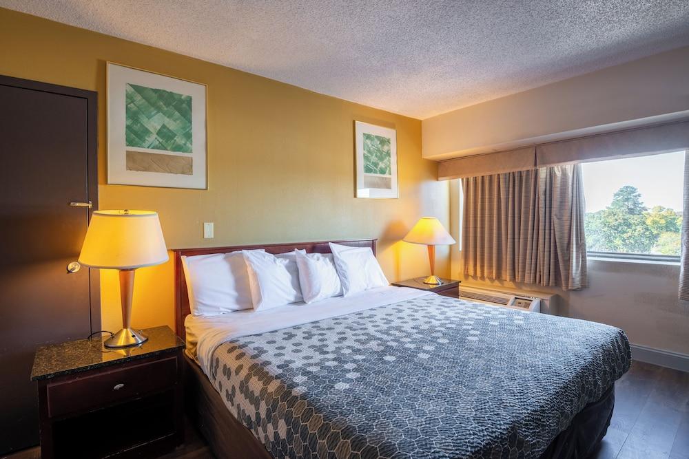 Dominion Inn & Suites photo 19