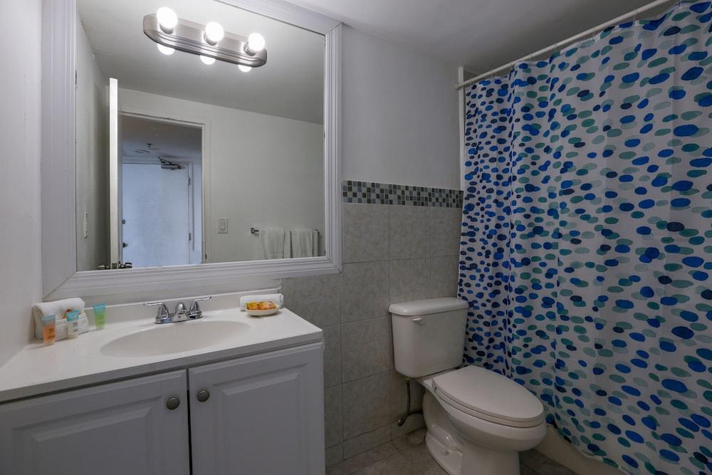 Castle Beach Suites by MiaRentals photo 35