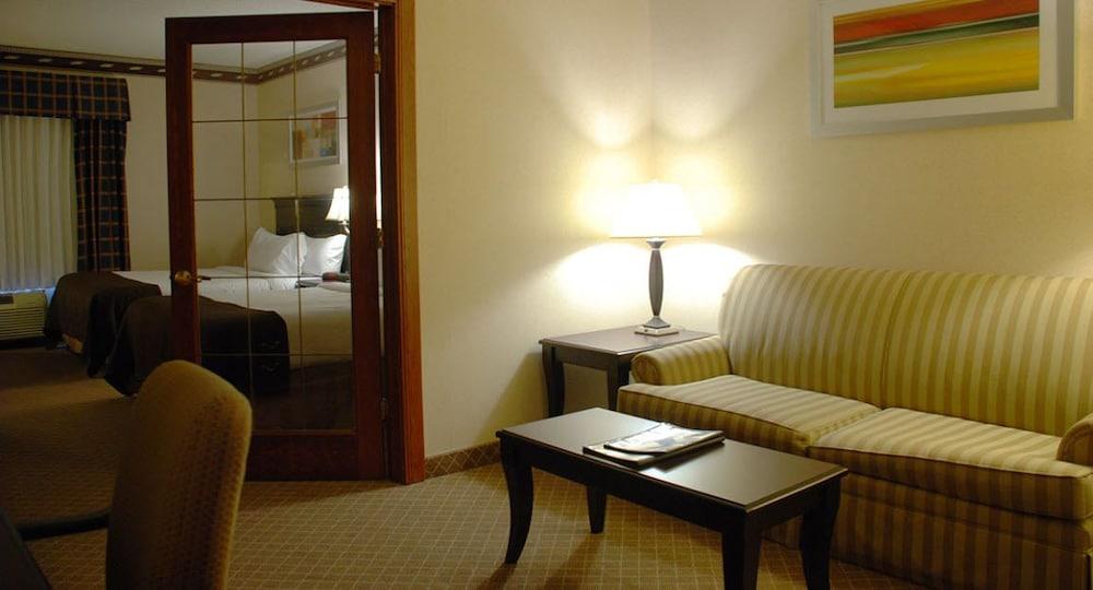 The Plaza Hotel & Suites Winona photo 13
