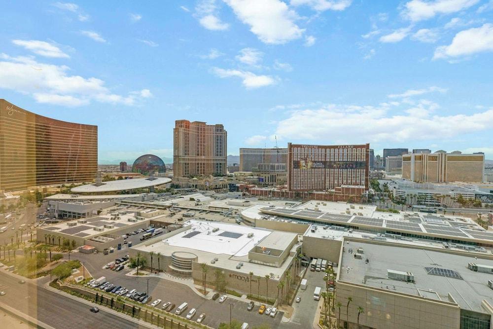 Trump Condo Hotel in Vegas photo 18