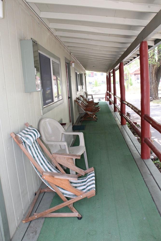 Wapiti Self-Service Lodge photo 13