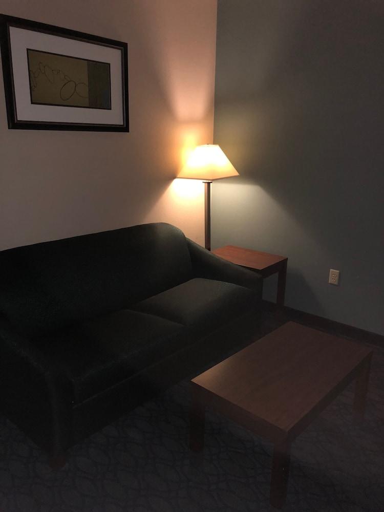 Country View Inn & Suites photo 45