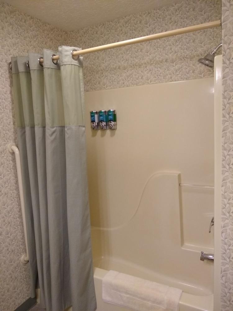 Hearthstone Inn & Suites photo 16