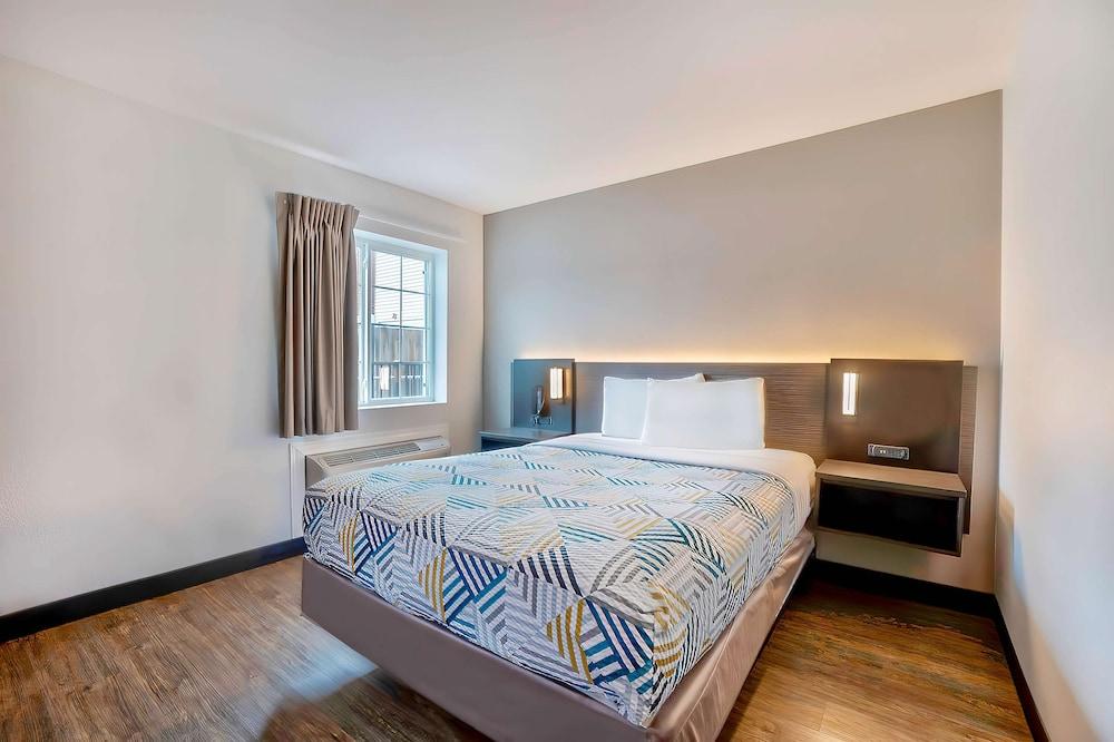 Motel 6 Tulsa, OK - CENTRAL photo 3
