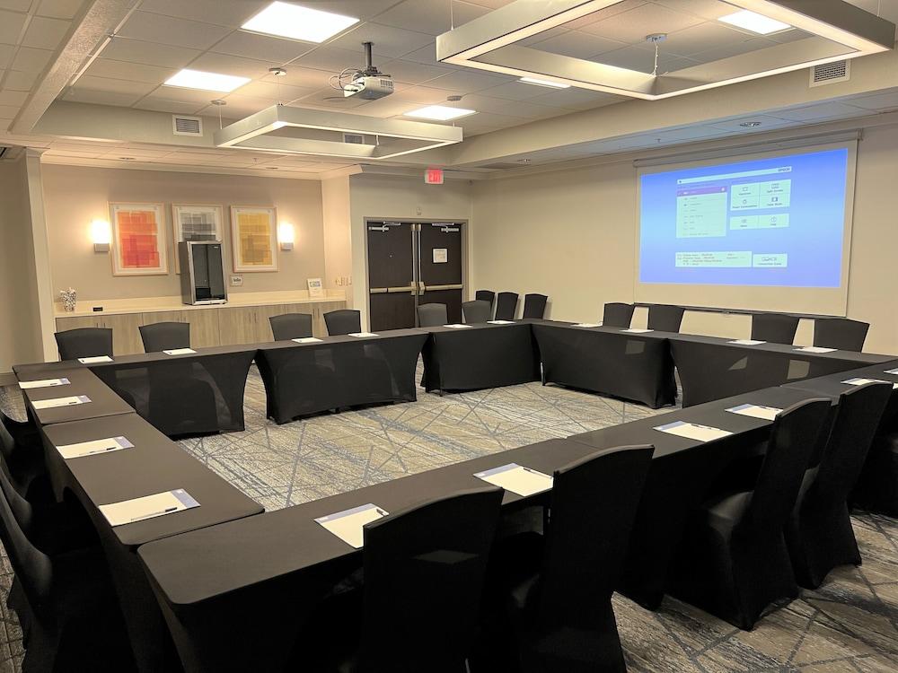 Holiday Inn Express Hotel & Suites New Tampa I-75 by IHG photo 30