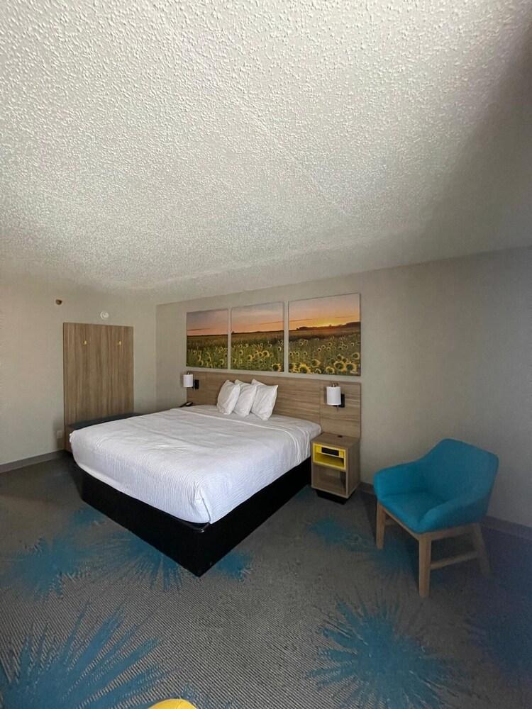 Days Inn by Wyndham Mandan Bismarck Area photo 2