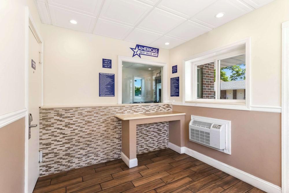Americas Best Value Inn Avenel Woodbridge photo 4