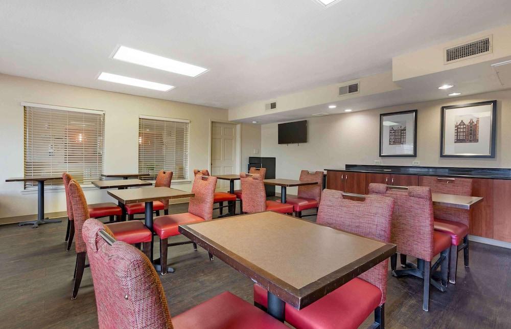 Extended Stay America Suites Houston Med Ctr Braeswood Bl photo 18