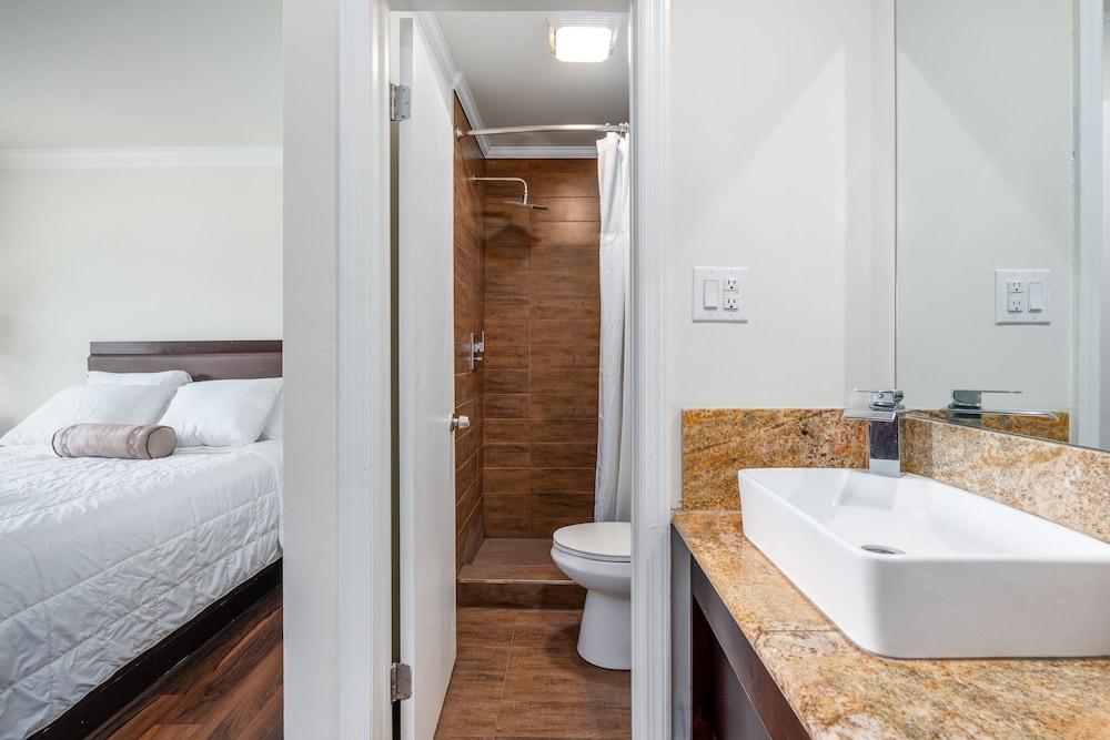 Crewe Boutique Inn photo 21