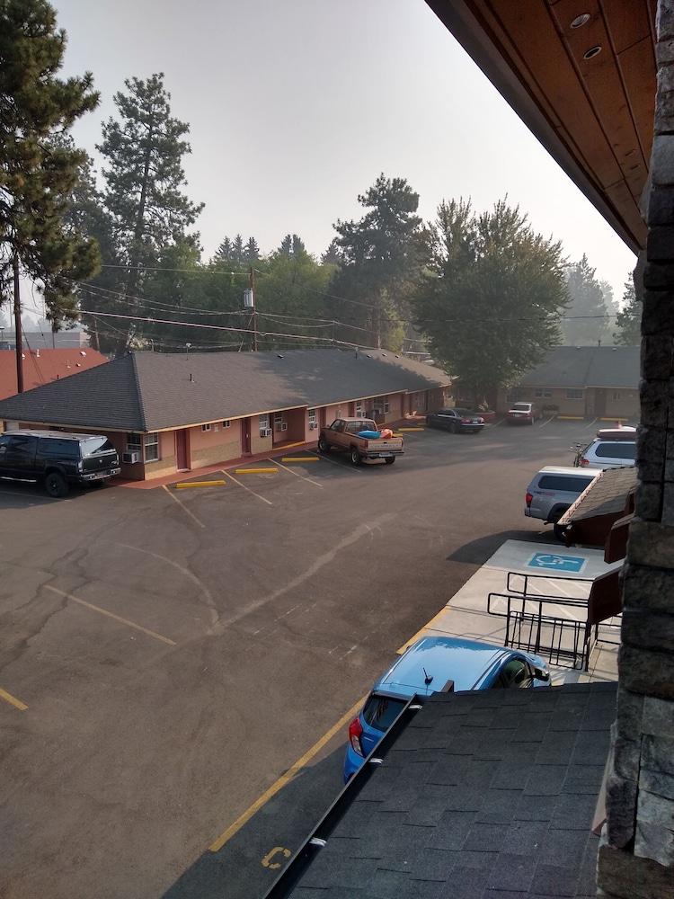 Holiday Motel photo 36