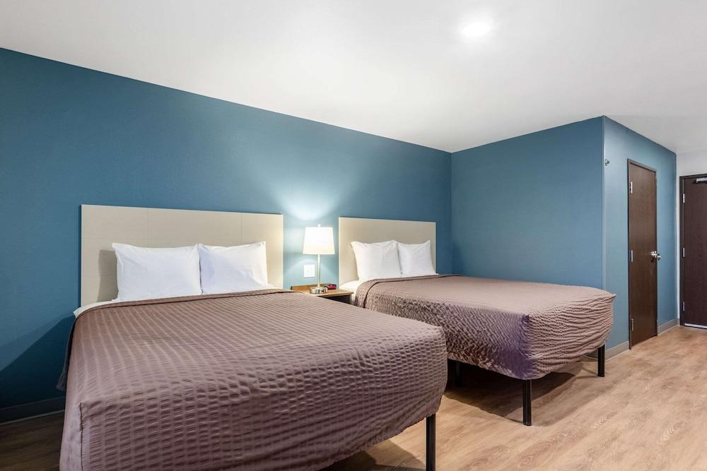 WoodSpring Suites Indianapolis Airport South photo 3