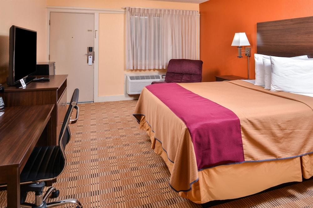 Americas Best Value Inn Ellsworth photo 8