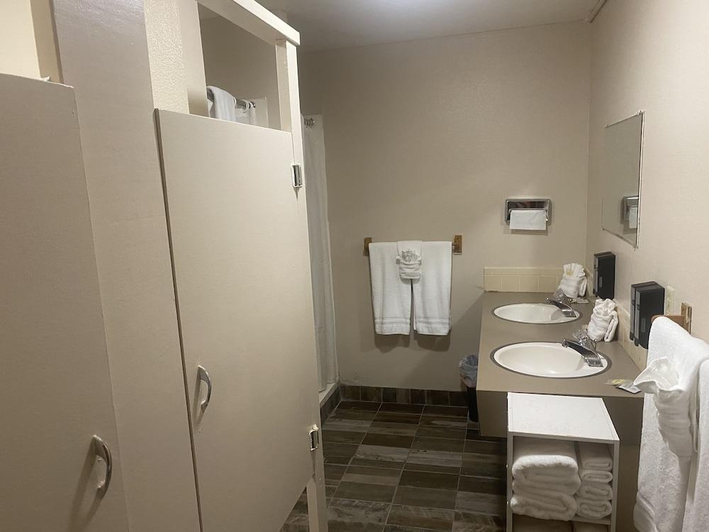 Heidis Inn Ilwaco photo 56