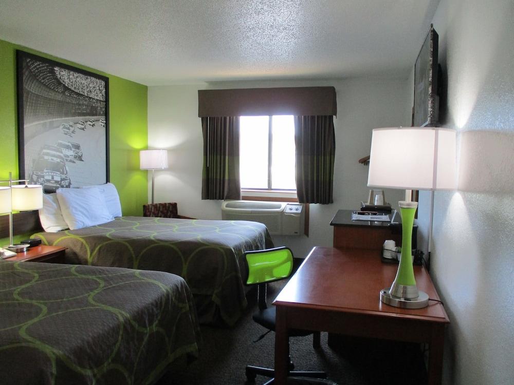 Super 8 by Wyndham Franklin photo 7