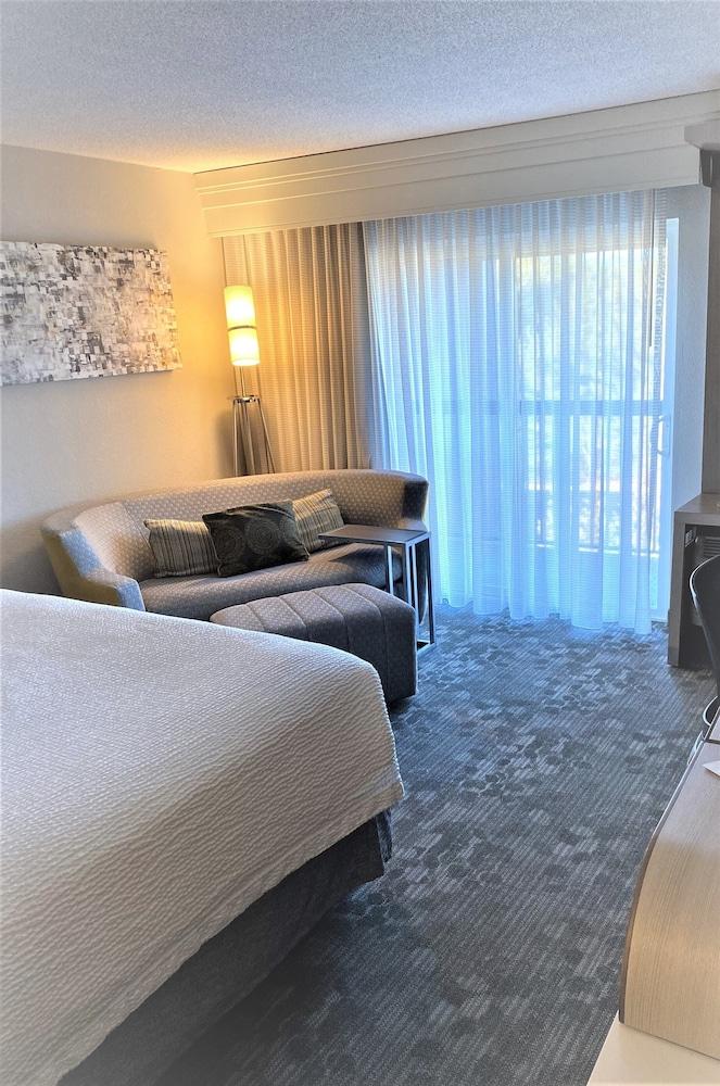Courtyard by Marriott Raynham photo 19