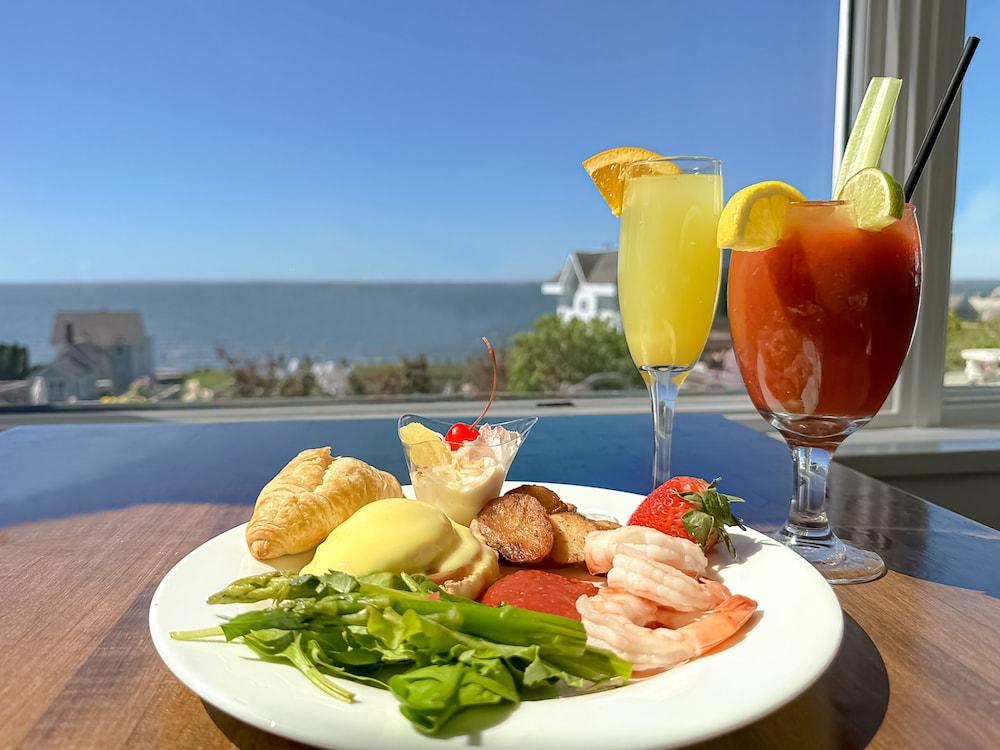 Water's Edge Resort & Spa photo 65