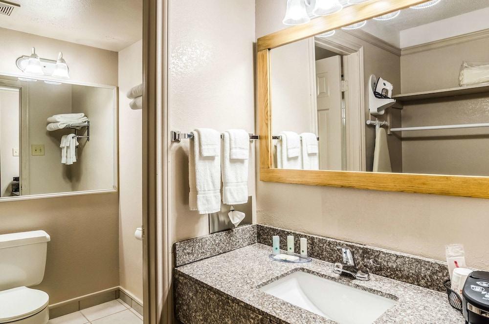 Quality Inn Buffalo photo 18