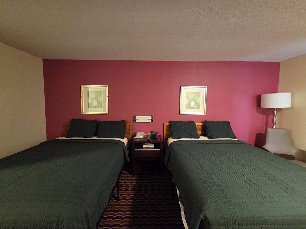 Chesaning Inn & Suites photo 54